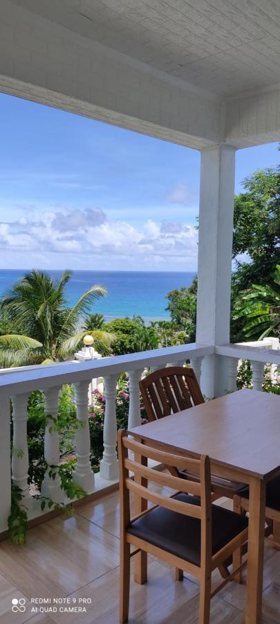Seychelles Yellow Petals Anse Boileau Екстериор снимка
